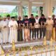Skuat PS Barito Putera besama Hasnuryadi Sulaiman melakukan ziarah ke Makam Pangeran Antasari. (Dok: Narasi Publik)