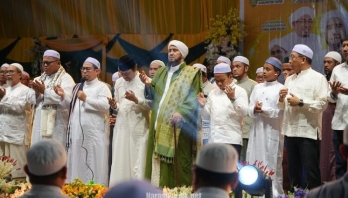 Salba Bersholawat Bersama Habib Syech, Bupati Tapin Ajak Warga Perkuat Ukhuwah