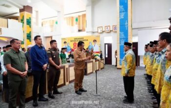 Sekda Tapin Unda Absori mengukuhkan kepengurusan FKUB Kabupaten Tapin periode 2024-2029. (Dok: Istimewa)