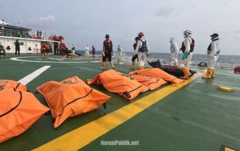 Sejumlah jasad penumpang KM Virgo Transport 8 yang berhasil dievakuasi ke KN SAR Pacitan sebelum diterbangkan menuju Banjarmasin. (Dok: Basarnas)