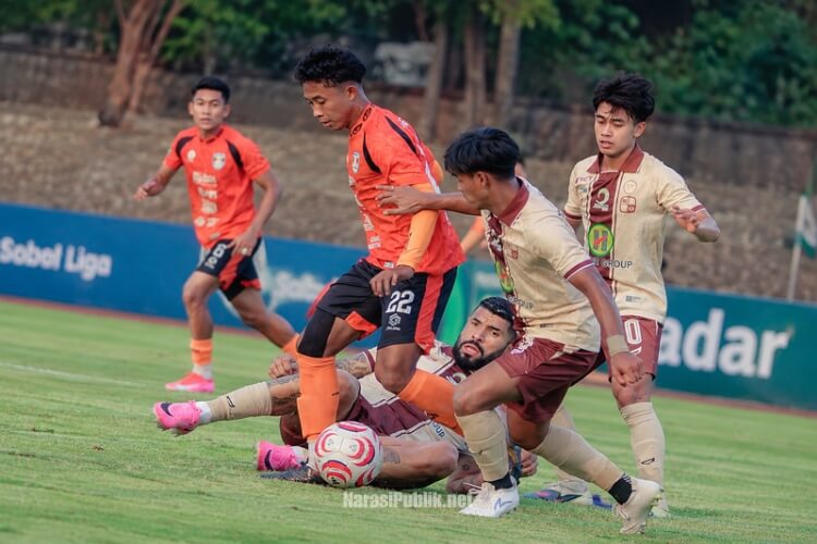 Sempat tertinggal, Barito Putera bawa pulang poin dari markas Kendal Tornado FC. (Dok: Istimewa)