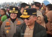 Kapolres Kapuas Dampingi Gubernur Kalteng Salurkan Bansos Karhutla di 4 Kecamatan