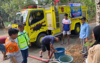 PT AGM menyalurkan Program CSR sektor penyediaan sarana air bersih untuk warga di wilayah operasional. (Dok: Istimewa)