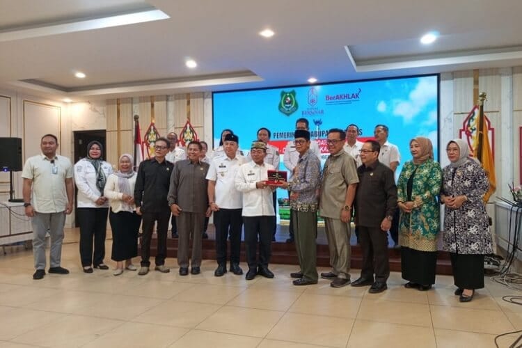 Bupati Kapuas HM Wiyatno bersama Wabup Dodo menerima kunjungan kerja Komisi I DPRD Kalteng. (Dok: Narasi Publik)