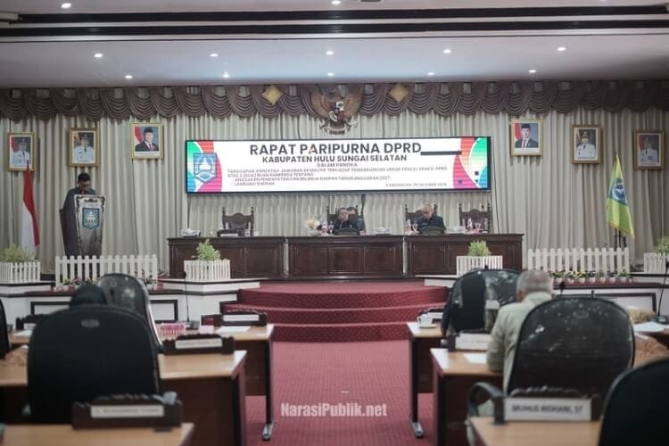Wakil Bupati HSS H Suriani menyampaikan jawaban atas pandangan fraksi DPRD HSS tentang Ranperda APBD 2027. (Dok: Istimewa)