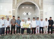Safari Jumat di Lokpaikat, Bupati Tapin Serahkan Bantuan Hibah Masjid Rp200 Juta