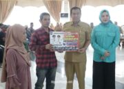 Wujudkan Hunian Layak, Bupati HSS Salurkan Bantuan PRS untuk 224 Penerima Manfaat