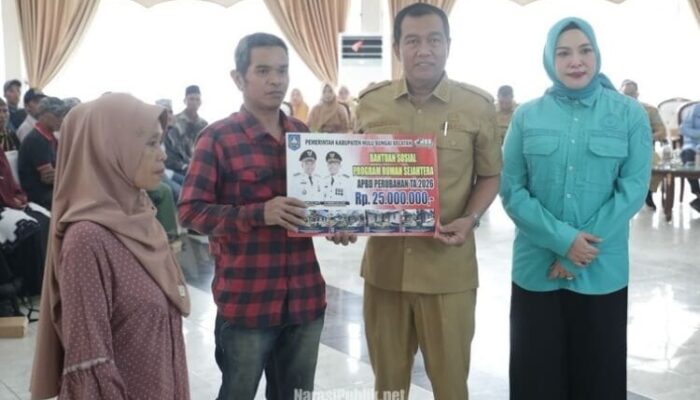 Wujudkan Hunian Layak, Bupati HSS Salurkan Bantuan PRS untuk 224 Penerima Manfaat