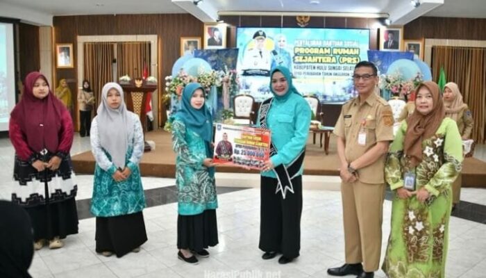 Tiga Pendidik PAUD di HSS Terima Bantuan Program Rumah Sejahtera