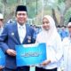 Bupati HSS Syafrudin Noor menyerahkan bantuan dana sosial keagamaan secara simbolis usai Upacara Peringatan Hari Sumpah Pemuda. (Dok: Istimewa)