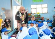 Kunjungi TK Pembina Lokpaikat, Bunda PAUD Tapin Tekankan Pembentukan Karakter Anak