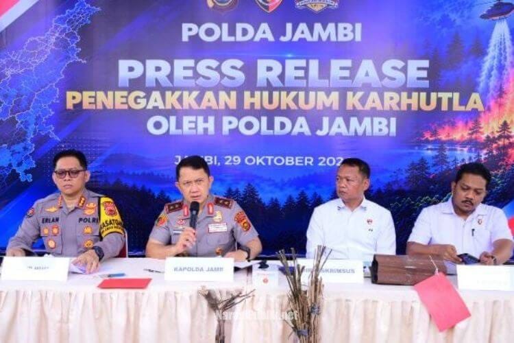 Kapolda Jambi, Irjen Pol Widodo memaparkan hasil pengungkapan kasus karhutla. (Dok: Humas Polda Jambi)