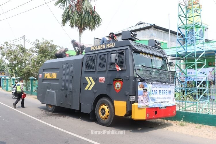 Gunakan Mobil Water Cannon, Polres HSU Salurkan Air Bersih ke Panti Asuhan. (Dok: Istimewa)