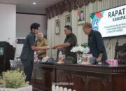Bahas Ranperda Lambang Daerah, Fraksi DPRD HSS Sampaikan Pandangan Umum
