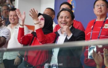 Anggota Exco PSSI Pusat sekaligus Ketua Asprov PSSI Kalsel, Hasnuryadi Sulaiman saat menyaksikan secara langsung partai Final FIFA ASEAN Cup 2026 di Stadion Utama Gelora Bung Karno. (Dok: Istimewa)
