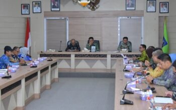 Wabup HSS H Suriani memimpin rapat koordinasi persiapan Hari Jadi ke-76 Kabupaten HSS. (Dok: Istimewa)