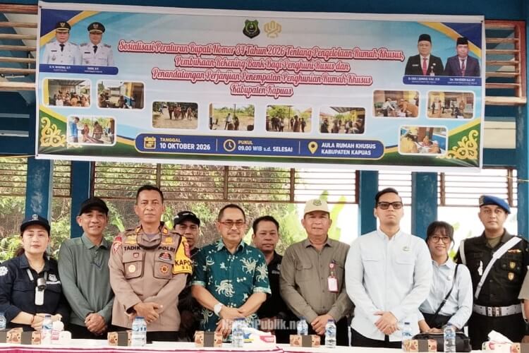 Asisten III Setda Kapuas Fery Noah membuka sosialisasi Perbub tentang Pedoman Pengelolaan dan Penempatan Rumah Khusus. (Dok: Istimewa)