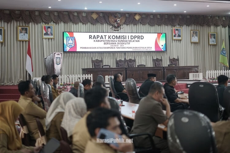 Rapat Kerja Komisi I DPRD HSS bersama eksekutif dalam rangka membahas Ranperda Pilkades. (Dok: Istimewa)