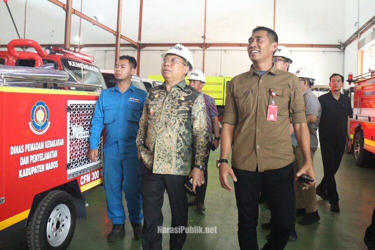 Wakil Bupati Tapin H Juanda saat mengunjungi Dinas Penanggulangan Kebakaran dan Penyelamatan Provinsi DKI Jakarta serta beberapa perusahaan penyedia armada penanggulangan bencana. (Dok: Prokopim Tapin)