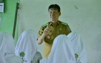 Wakil Bupati HSS H Suriani memberikan motivasi kepada siswa MAN 3 HSS Tambak Bitin, Kecamatan Daha Utara. (Dok: Istimewa)