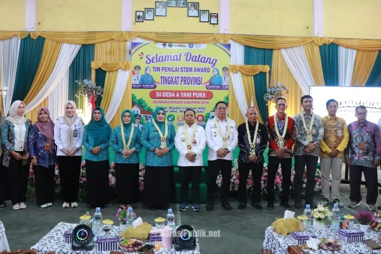 Bupati Tapin H Yamani dan Wakil Bupati H Juanda menyambut kedatangan Tim Penilai STBM Award Provinsi Kalsel di Desa A Yani Pura, Kecamatan Binuang. (Dok: Istimewa)