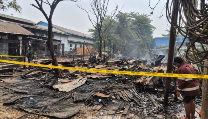 Usai Salat Jumat, Usaha Mebel di Jalan Pramuka Banjarmasin Ludes Dilalap Jago Merah
