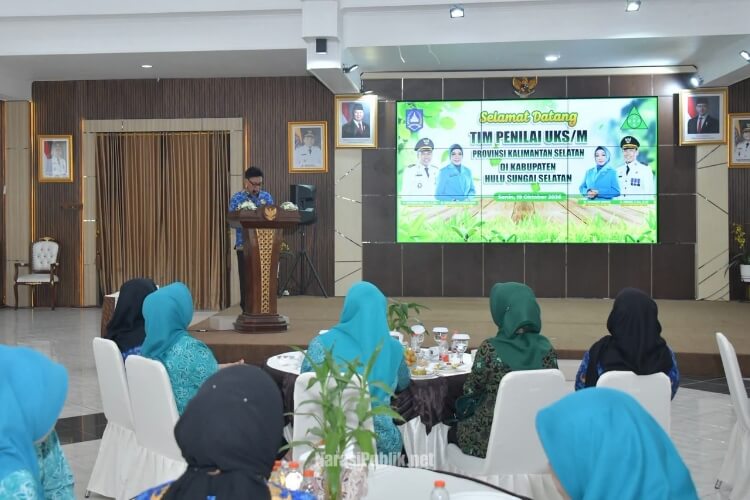 Wakil Bupati HSS H Suriani menyambut kedatangan Tim Penilai UKS-M Provinsi Kalsel di Pendopo Bupati HSS. (Dok: Istimewa)