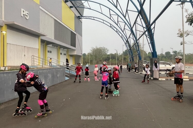 Puluhan atlet sepatu roda Banjarbaru menjalani Pelatkot untuk hadapi Kejurprov Kalsel 2026. (Dok: Narasi Publik)