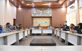 Sekda Kapuas Usis I Sangkai memimpin Rapat Pengambilan Keputusan Penerbitan KKPR. (Dok: Istimewa)