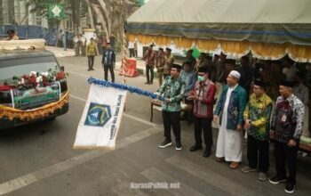 Bupati HSS H Syafrudin Noor melepas keberangkatan rombongan kafilah MTQ Nasional ke-52 Tingkat Kabupaten HSS yang akan berlangsung di Kecamatan Daha Barat. (Dok: Prokopim HSS)