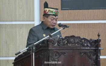 Bupati Kapuas HM Wiyatno menyampaikan pidato pengantar nota keuangan Raperda APBD 2027 dalam Rapat Paripurna DPRD Kapuas. (Dok: Istimewa)